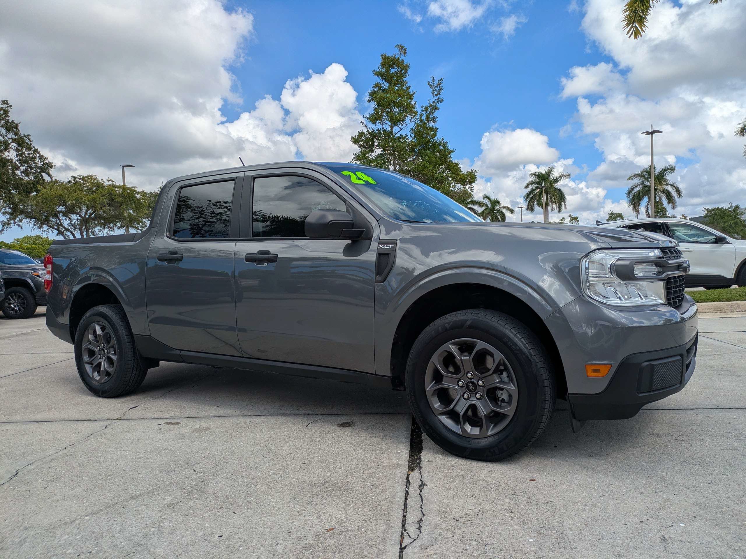 Used 2024 Ford Maverick XLT FWD image 2
