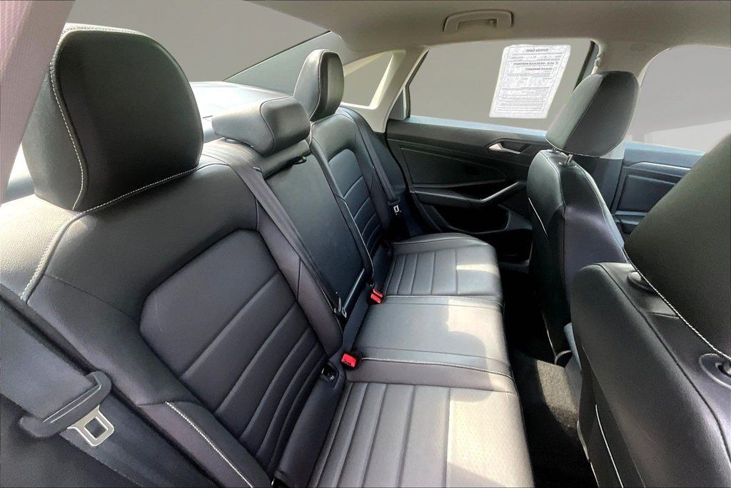 Used 2024 Volkswagen Jetta SE FWD image 23