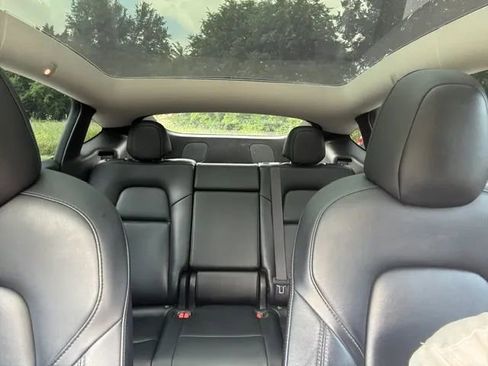 Used 2022 Tesla Model Y Long Range AWD/4WD image 18