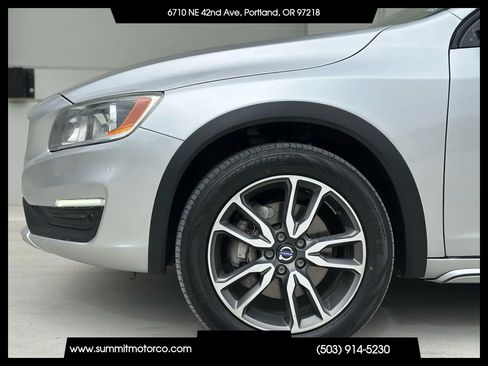 Used 2017 Volvo V60 T5 Cross Country w/ Convenience Package image 30