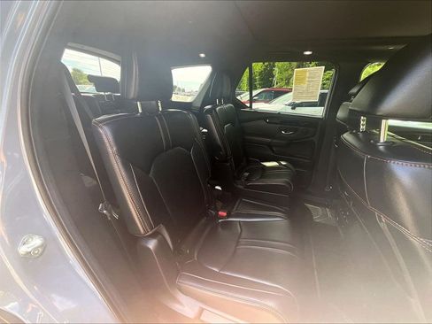 Used 2025 Honda Pilot TrailSport image 16