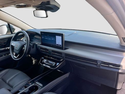 Used 2025 Lincoln Corsair FWD image 28