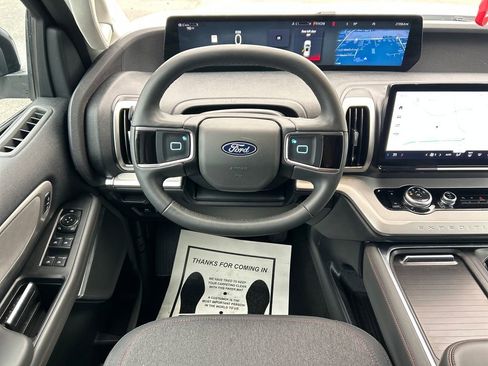 Used 2025 Ford Expedition Max Active RWD image 15