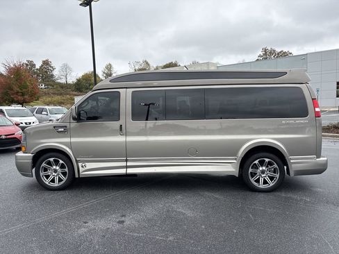 Used 2020 GMC Savana 2500 Extended w/ Enhanced Convenience Package image 7