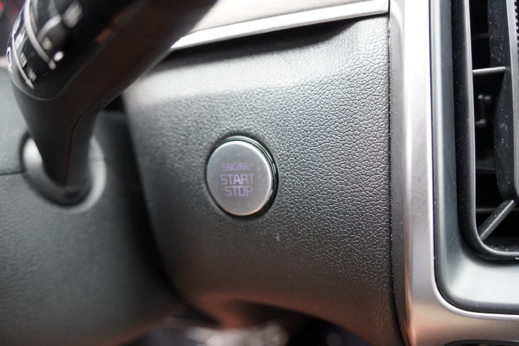 Certified 2023 Kia Sorento S AWD/4WD image 31