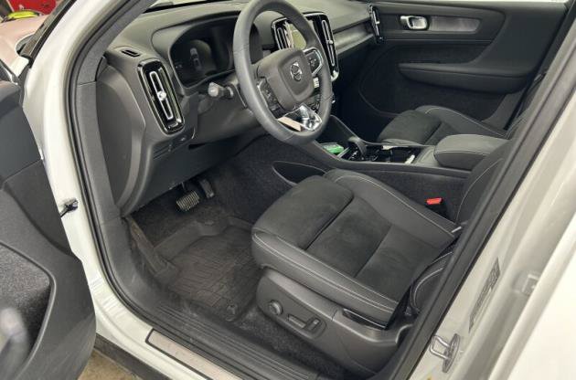 Used 2023 Volvo XC40 Recharge Plus w/ Protection Package Premier AWD/4WD image 5
