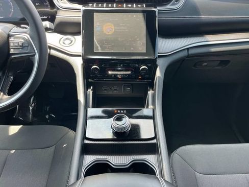 Used 2024 Jeep Grand Cherokee Laredo X w/ Luxury Tech Group I RWD image 20