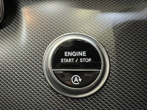 Used 2025 Mercedes-Benz C 300 Sedan image 20