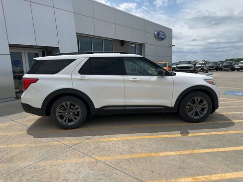 Used 2021 Ford Explorer XLT w/ Equipment Group 202A RWD image 8