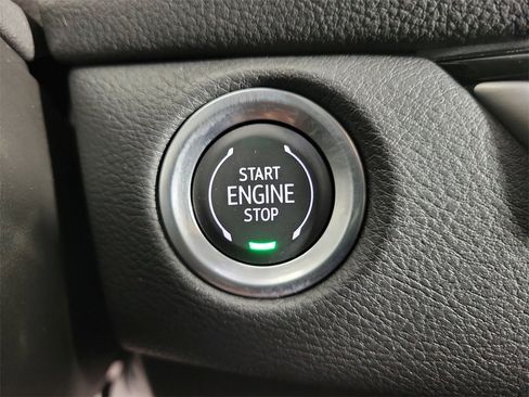 Certified 2025 Cadillac XT4 Premium Luxury image 29