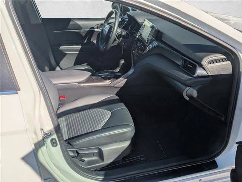 Used 2024 Toyota Camry SE image 18