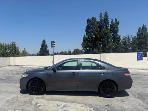 Used 2011 Toyota Camry LE FWD image 8
