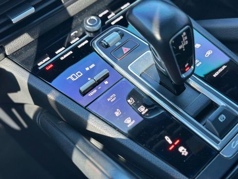 Used 2019 Porsche Cayenne E-Hybrid image 36