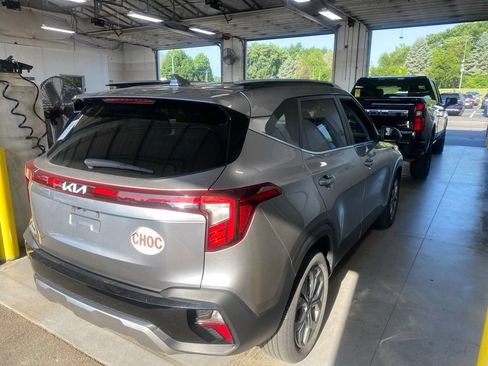 Used 2024 Kia Seltos S FWD image 4