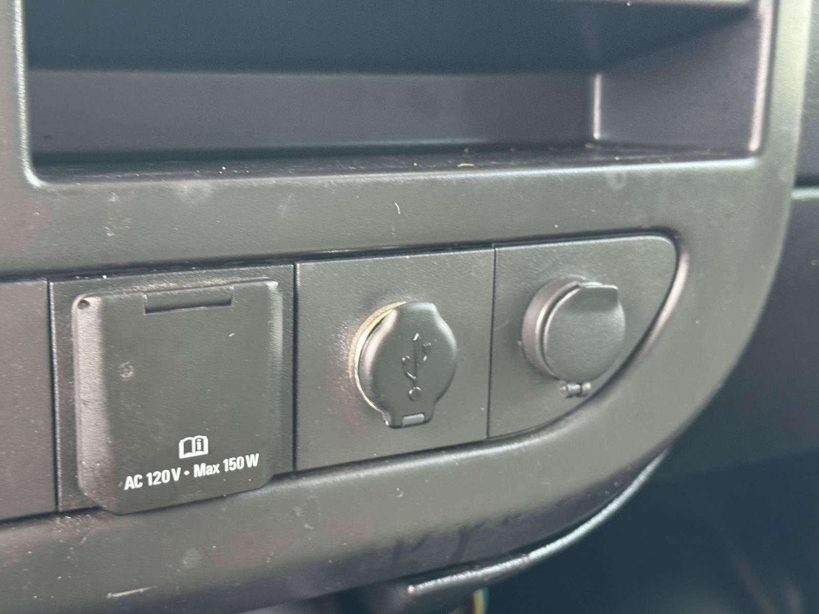 Used 2018 Chevrolet Express 2500 w/ Driver Convenience Package RWD image 29