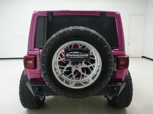 Used 2021 Jeep Wrangler Unlimited Sahara AWD/4WD image 5