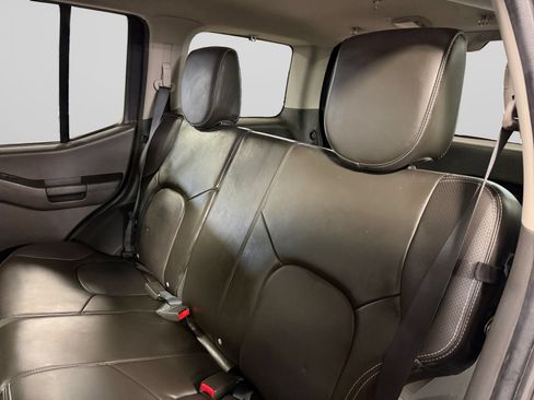 Used 2015 Nissan Xterra PRO-4X w/ Pro-4x Leather Package AWD/4WD image 21