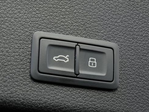 Certified 2021 Audi e-tron Premium w/ Convenience Plus Package image 29