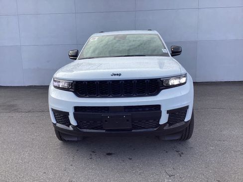 New 2025 Jeep Grand Cherokee L Laredo image 2