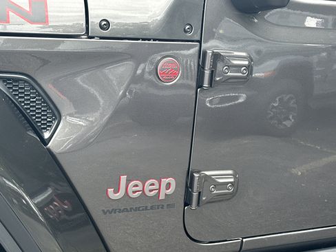 Used 2025 Jeep Wrangler Unlimited Rubicon AWD/4WD image 15