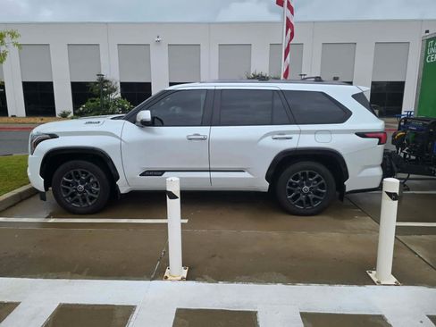 Used 2024 Toyota Sequoia Platinum AWD/4WD image 3