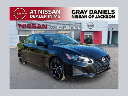 Certified 2025 Nissan Altima 2.5 SR FWD image 1