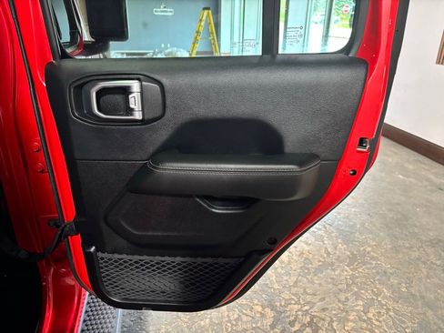 Used 2019 Jeep Wrangler Unlimited Sahara w/ LED Lighting Group image 19