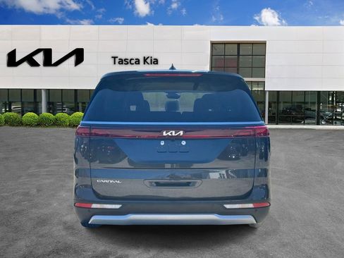 Used 2024 Kia Carnival LX image 5