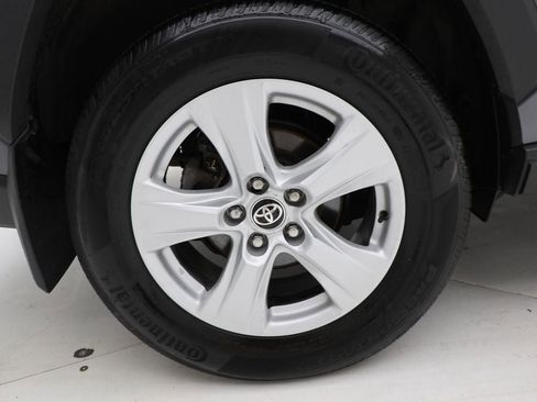 Used 2021 Toyota RAV4 XLE w/ Convenience Package image 9