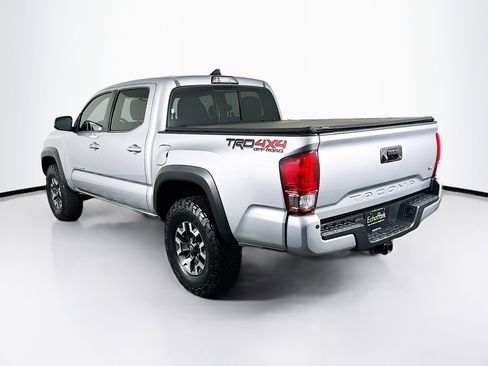 Used 2017 Toyota Tacoma TRD Off-Road w/ Premium & Technology Package image 5