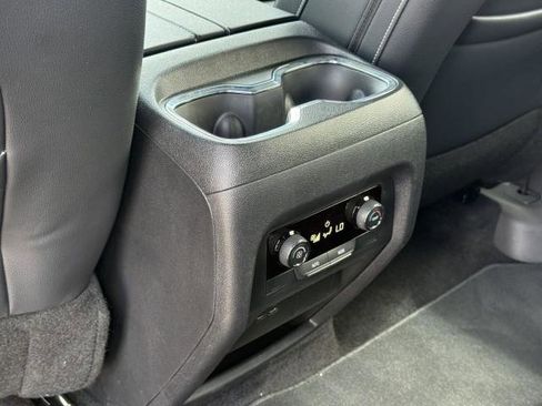 Used 2026 Chevrolet Traverse LT FWD image 31