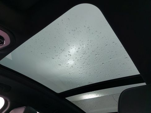 Used 2024 Porsche Macan image 32