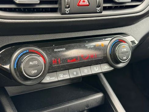 Used 2019 Kia Forte LXS image 13