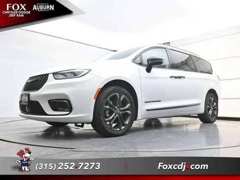 Used 2023 Chrysler Pacifica Touring-L w/ Road Tripper Package AWD/4WD image 21