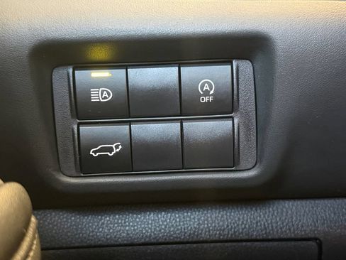 Used 2023 Toyota Highlander XLE FWD image 21