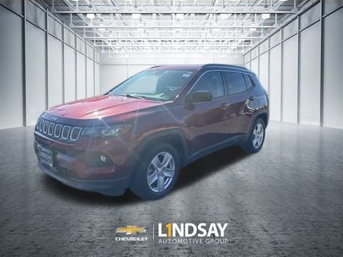 Used 2022 Jeep Compass Latitude image 3