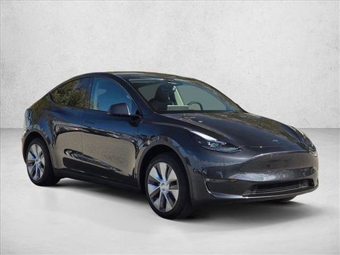 Used 2024 Tesla Model Y Long Range image 3