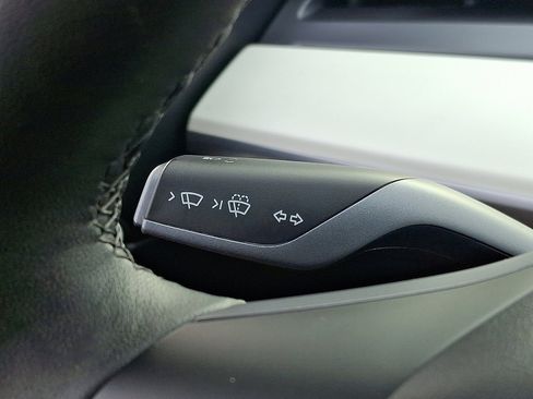 Used 2022 Tesla Model Y Long Range image 25