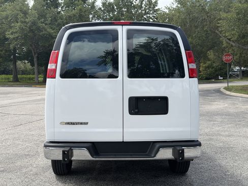 Used 2025 Chevrolet Express 2500 w/ Driver Convenience Package RWD image 4