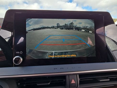 Used 2025 Toyota Prius Plug-In Hybrid image 24