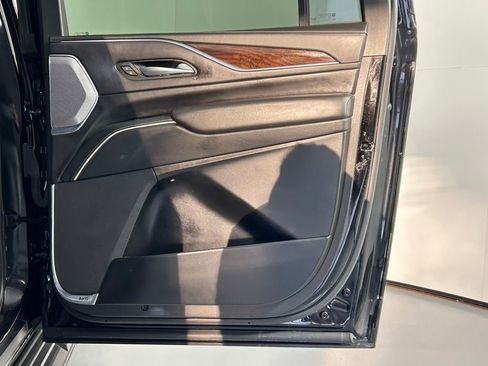 Used 2021 Cadillac Escalade ESV Premium Luxury Platinum image 13