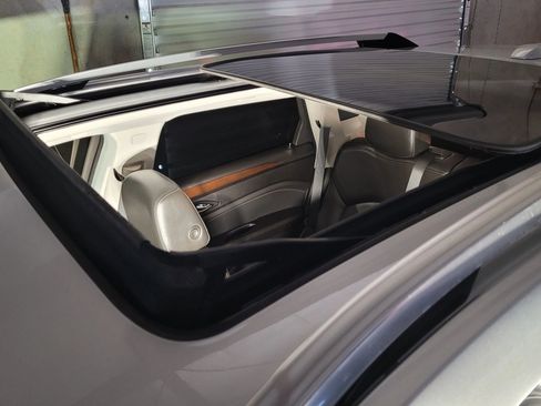 Used 2015 Cadillac SRX Luxury w/ Driver Awareness Package image 37