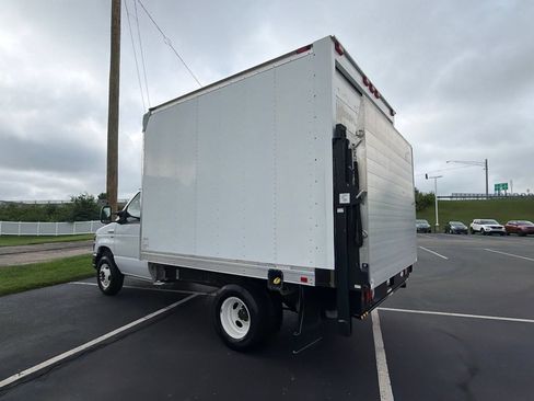 Used 2015 Ford E-350 and Econoline 350 Super Duty RWD image 4