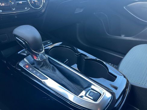 Used 2025 Chevrolet Trax LT w/ LT Convenience Package image 42