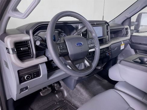 New 2026 Ford F250 XL w/ XL Chrome Package image 9