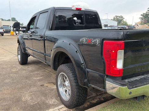 Used 2018 Ford F250 Lariat w/ Lariat Ultimate Package AWD/4WD image 3