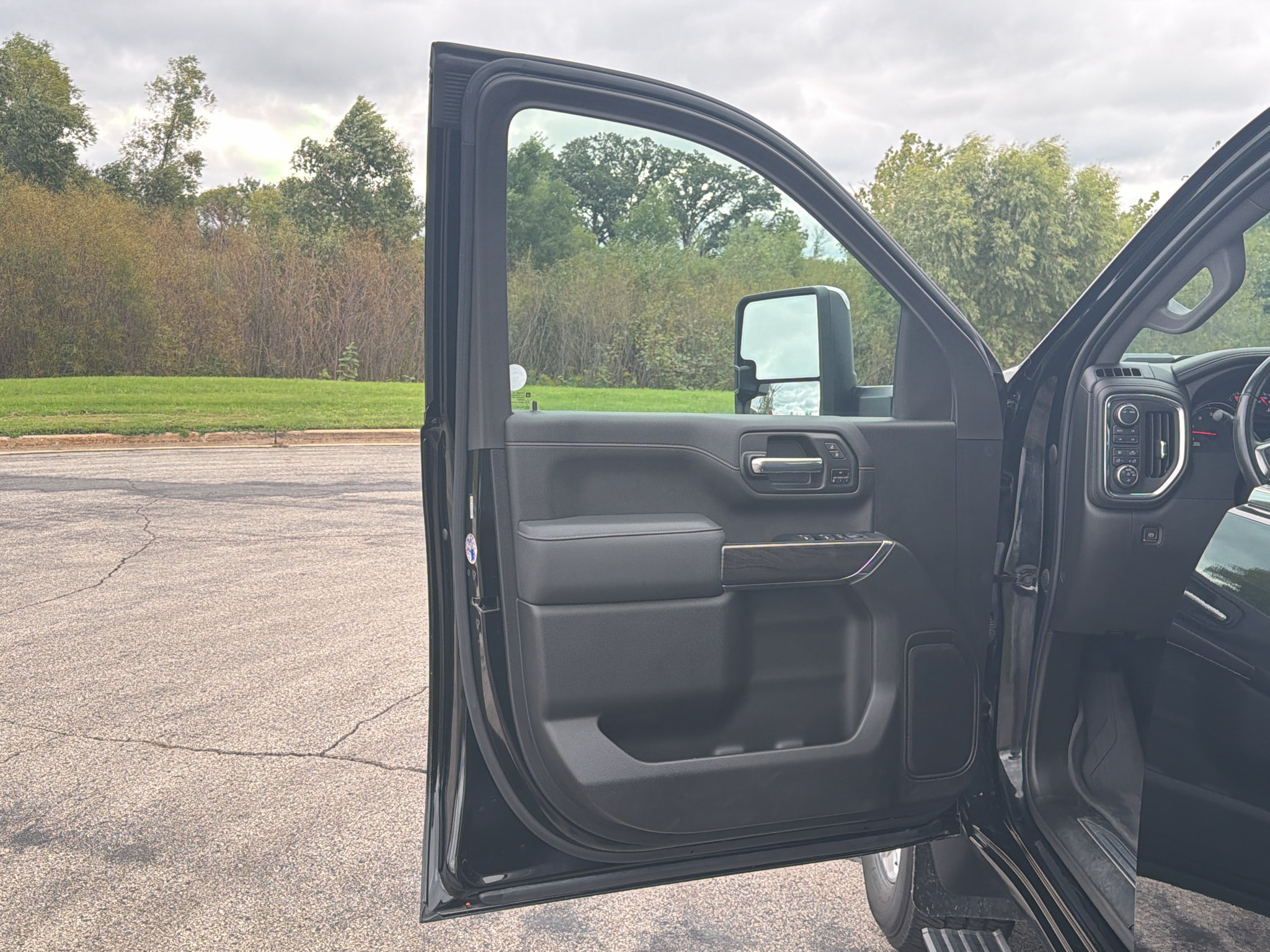 Used 2023 Chevrolet Silverado 2500 LTZ w/ LTZ Convenience Package AWD/4WD image 10