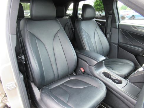 Used 2015 Lincoln MKC FWD image 8