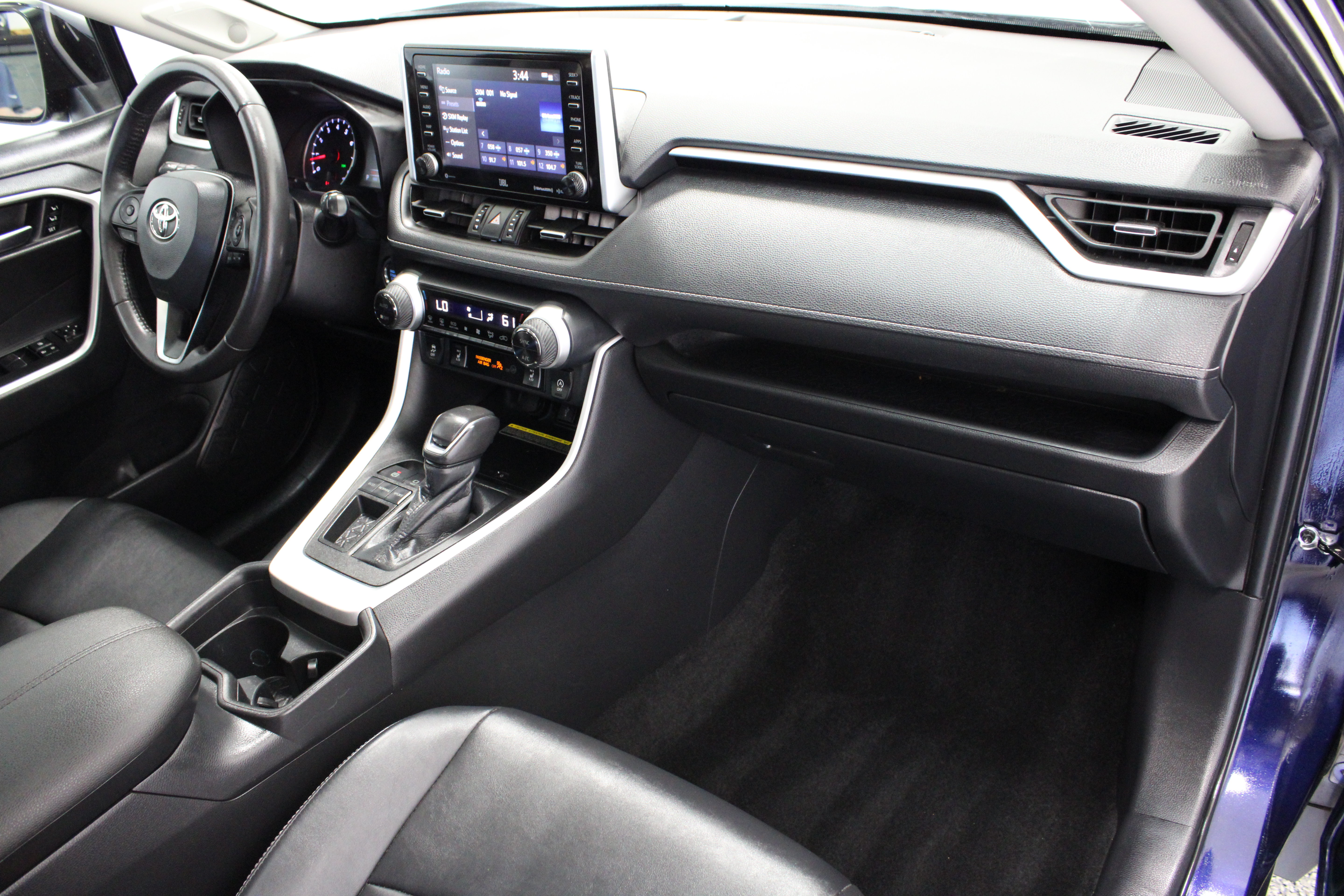 Used 2021 Toyota RAV4 XLE Premium FWD image 39