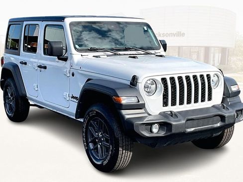 Used 2024 Jeep Wrangler Sport S image 3